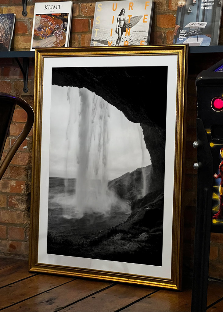 Černobílý vodopád