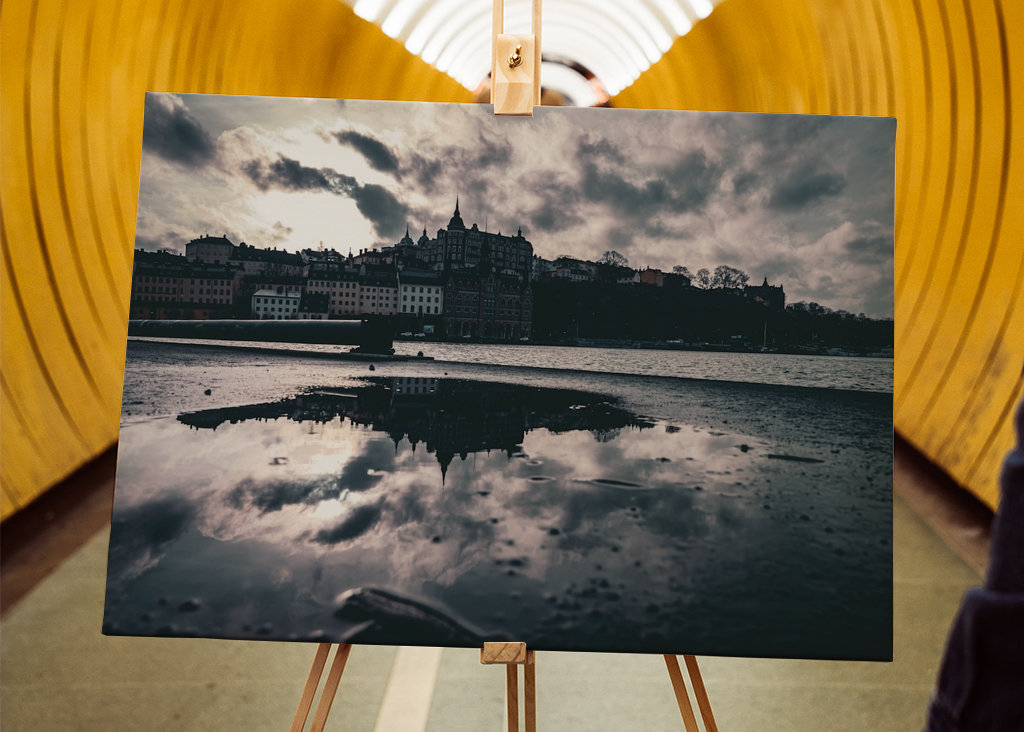 Söder Mälarstrand reflects