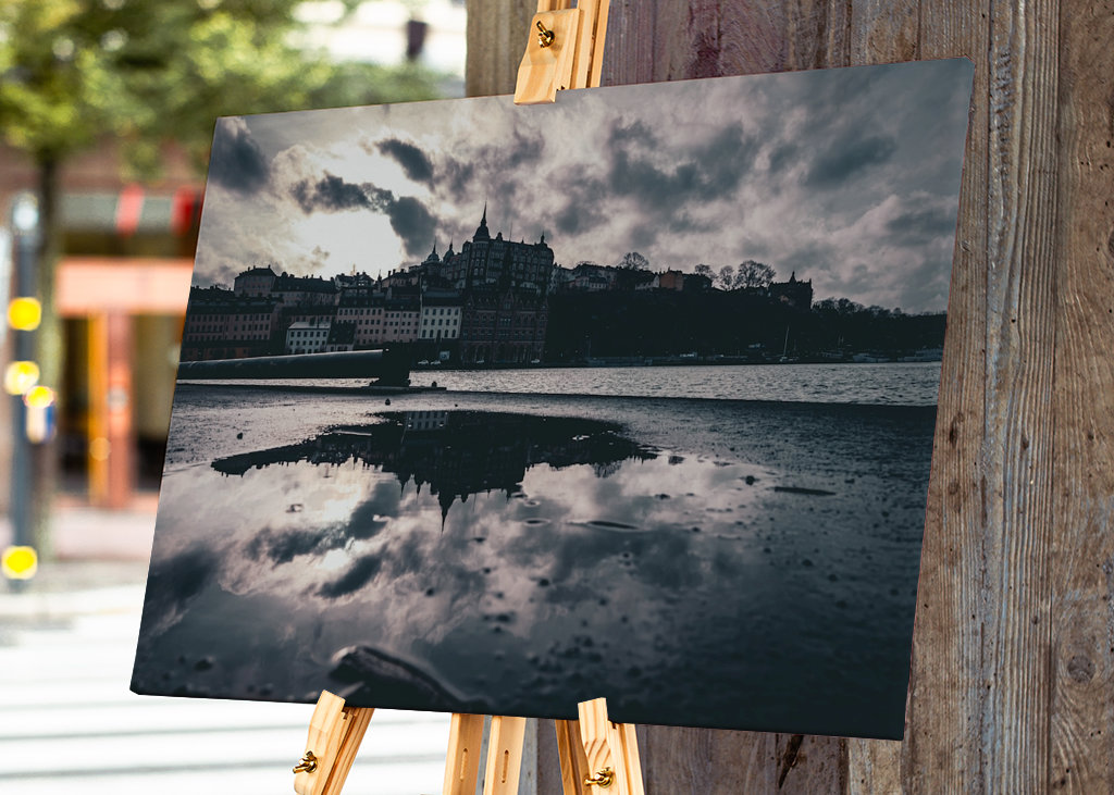 Söder Mälarstrand reflects