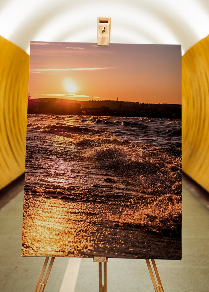 Wellen, die auf den Strand treffen