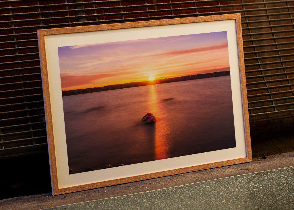 en ensom sten i støjen