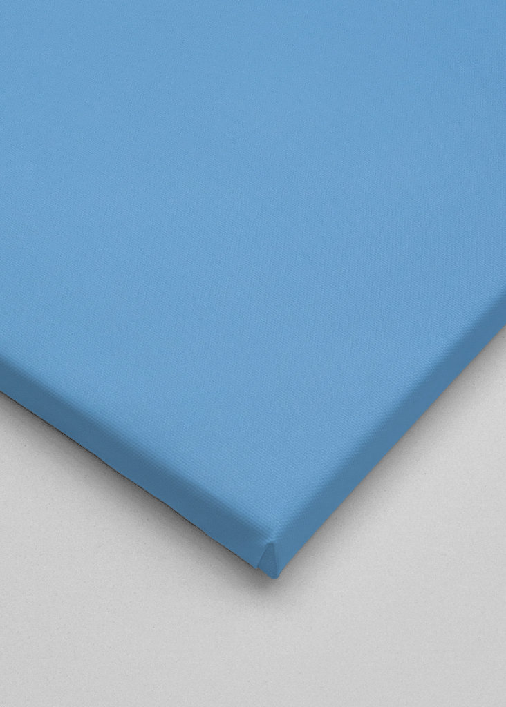 Orange paraply svävar