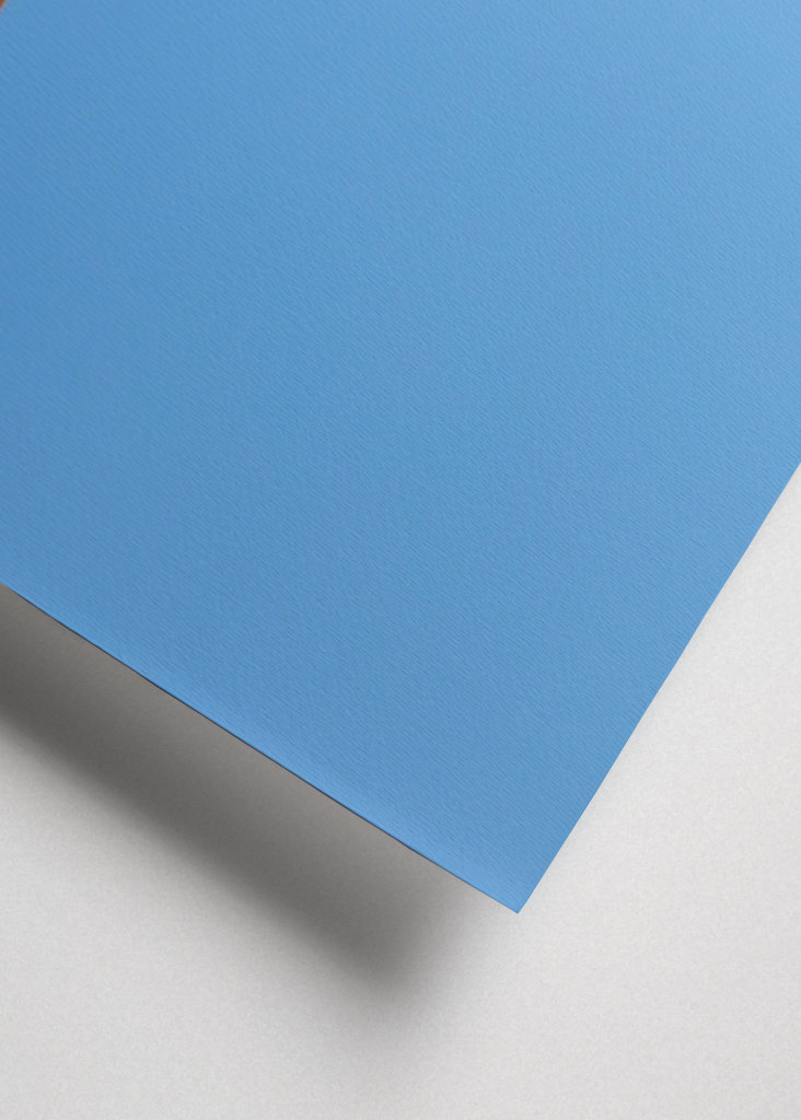 Orange paraply svävar