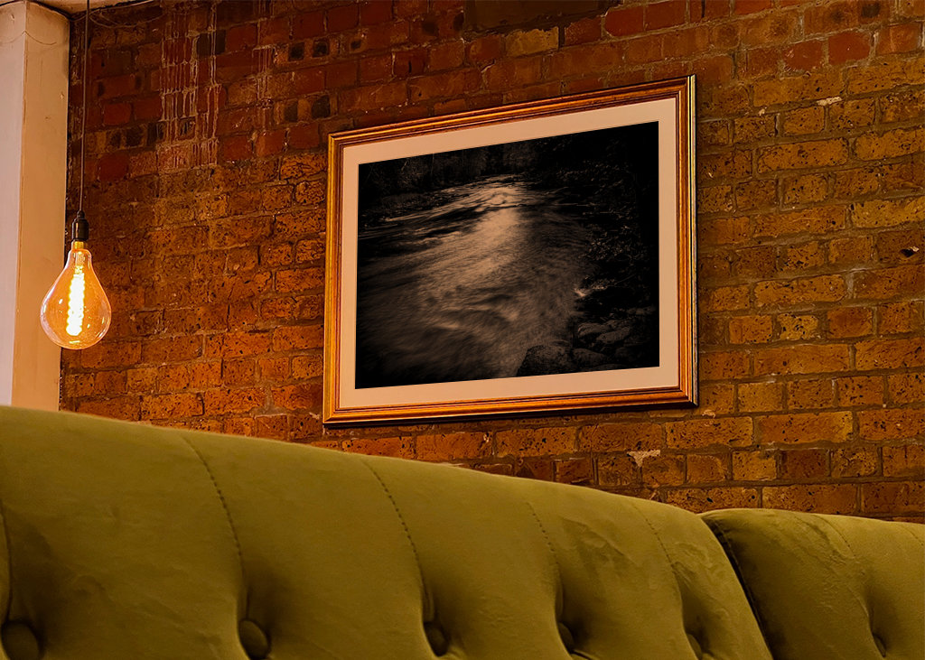 Woda przepływa przez las 4