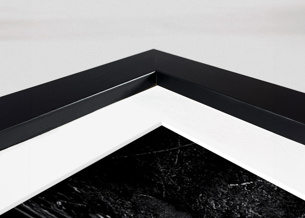 Woda przepływa przez las 4