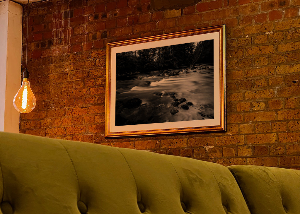 Het water loopt door het bos 5