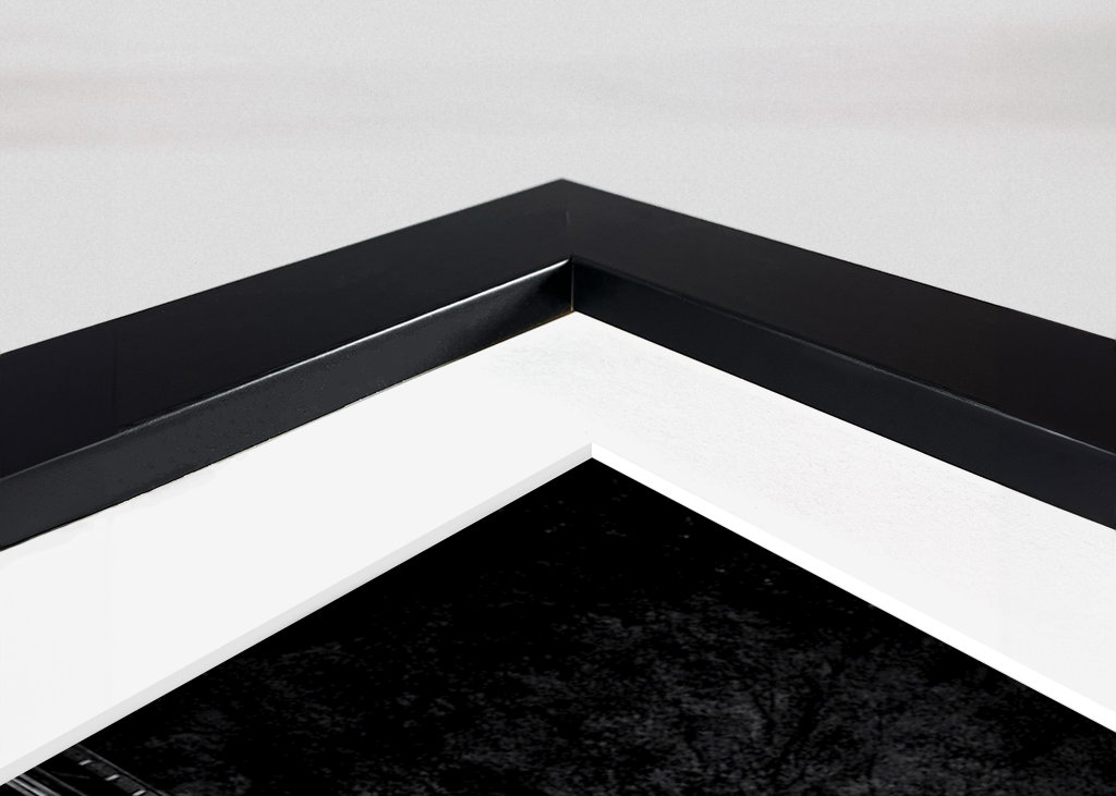 Woda przepływa przez las 6