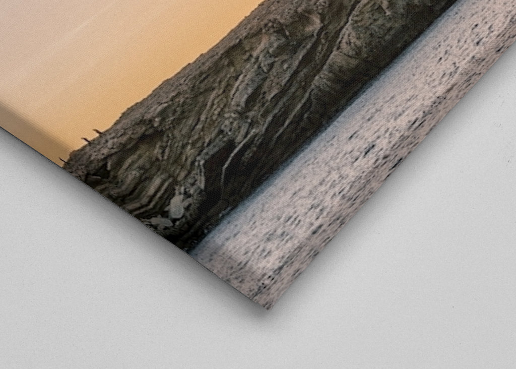 Sonnenuntergangsspaziergang am Meer