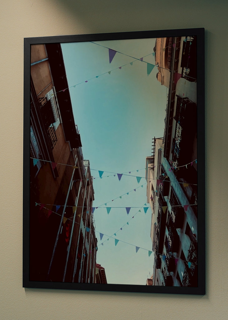 Der Himmel und die Flaggen