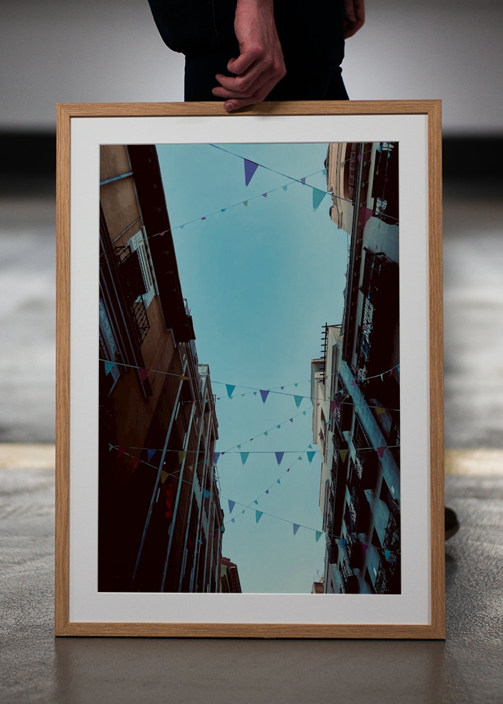 Der Himmel und die Flaggen