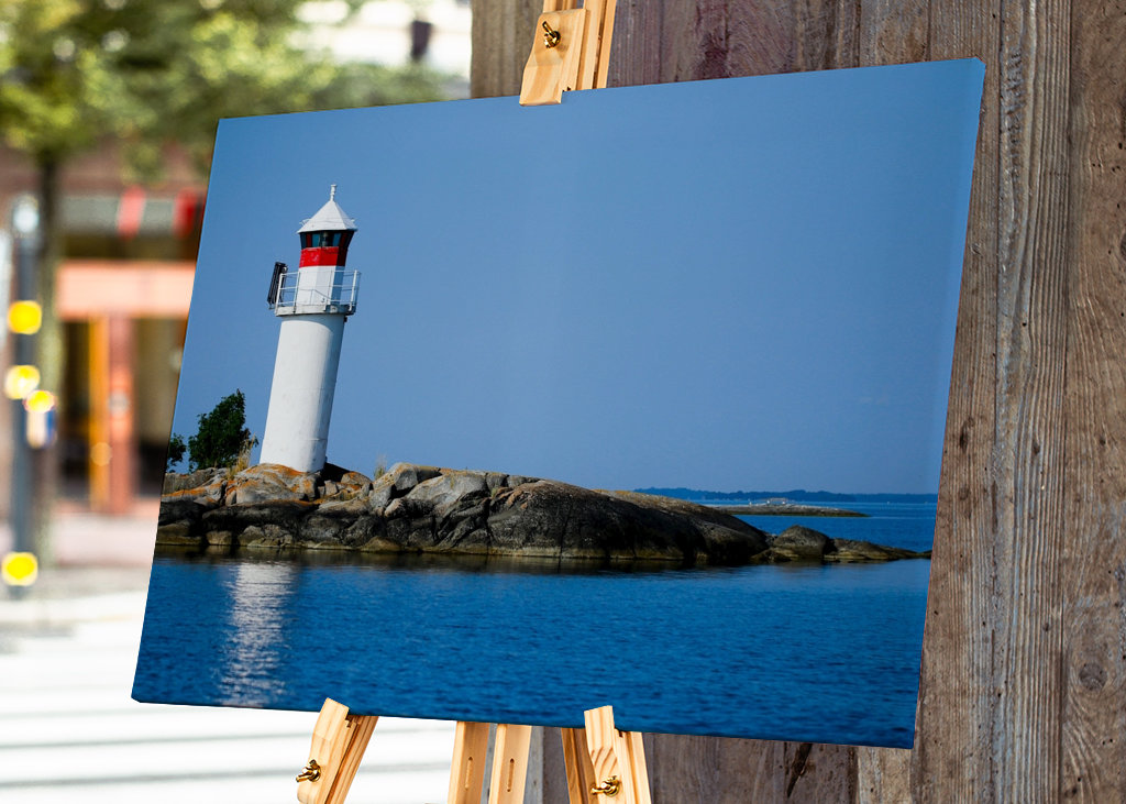 Latarnia morska na małej wyspie