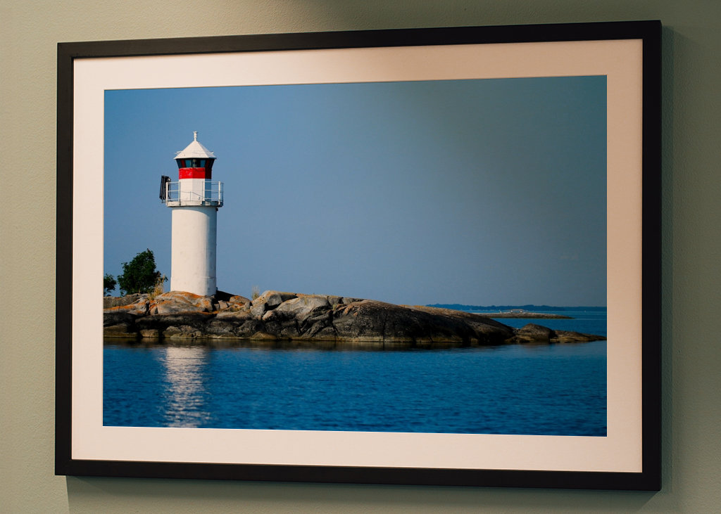 Latarnia morska na małej wyspie