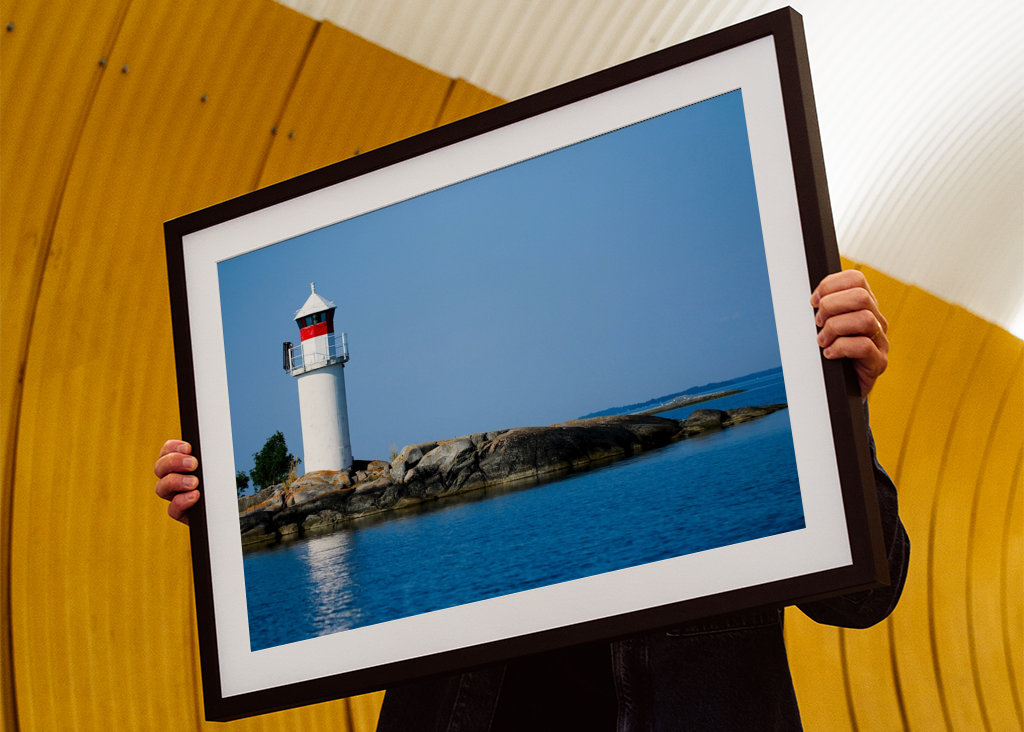 Latarnia morska na małej wyspie