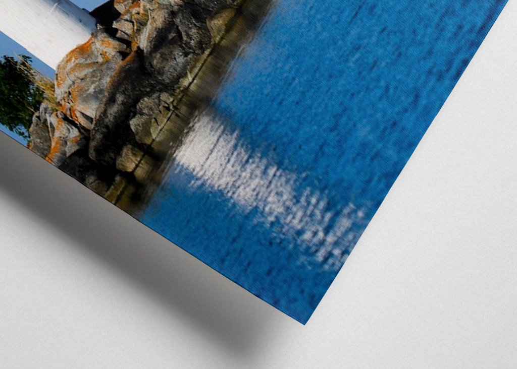 Latarnia morska na małej wyspie