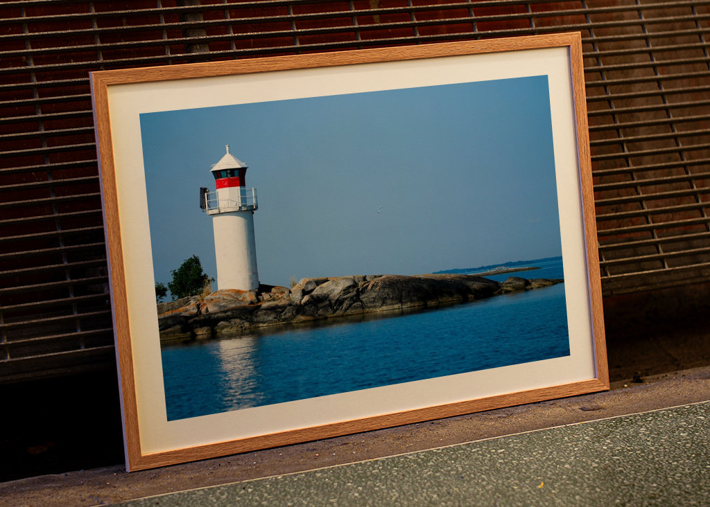 Latarnia morska na małej wyspie