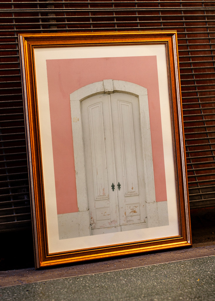 Alte Pastelltür in Lissabon