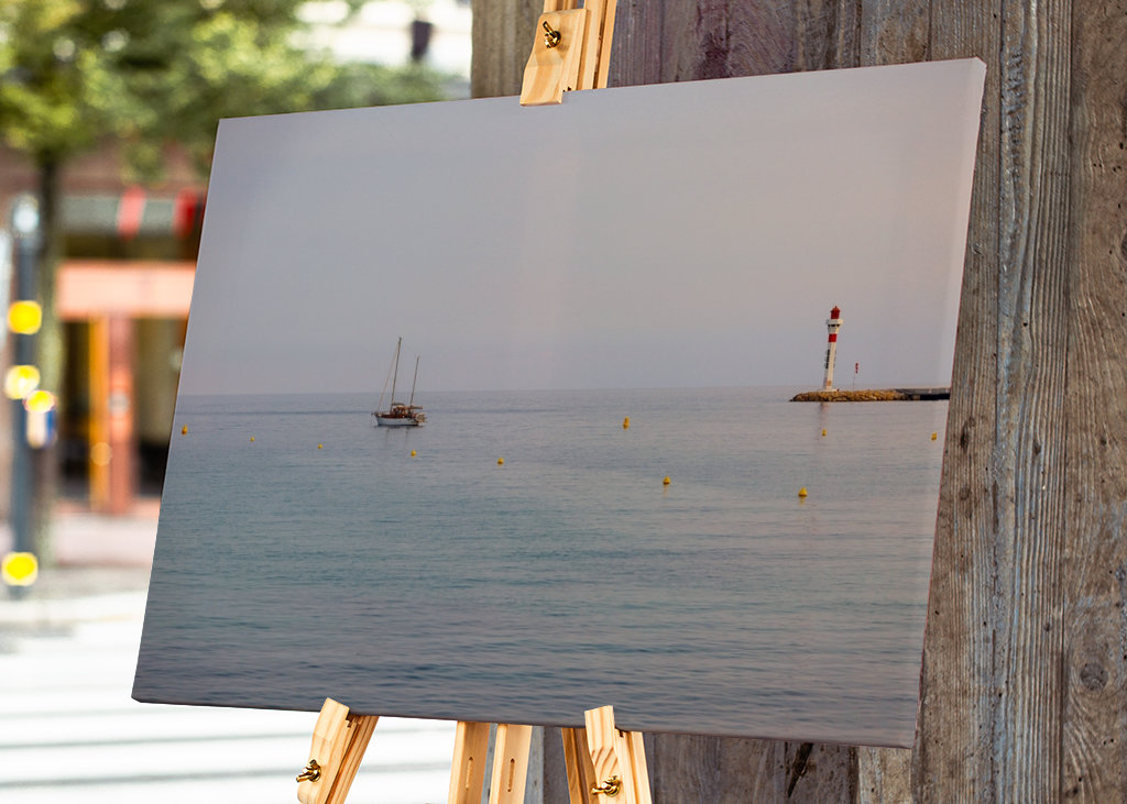 Voilier dans des eaux calmes