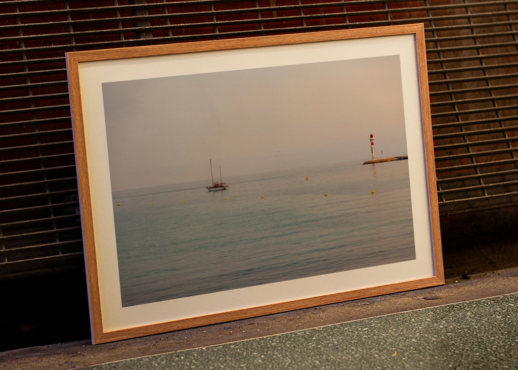 Voilier dans des eaux calmes