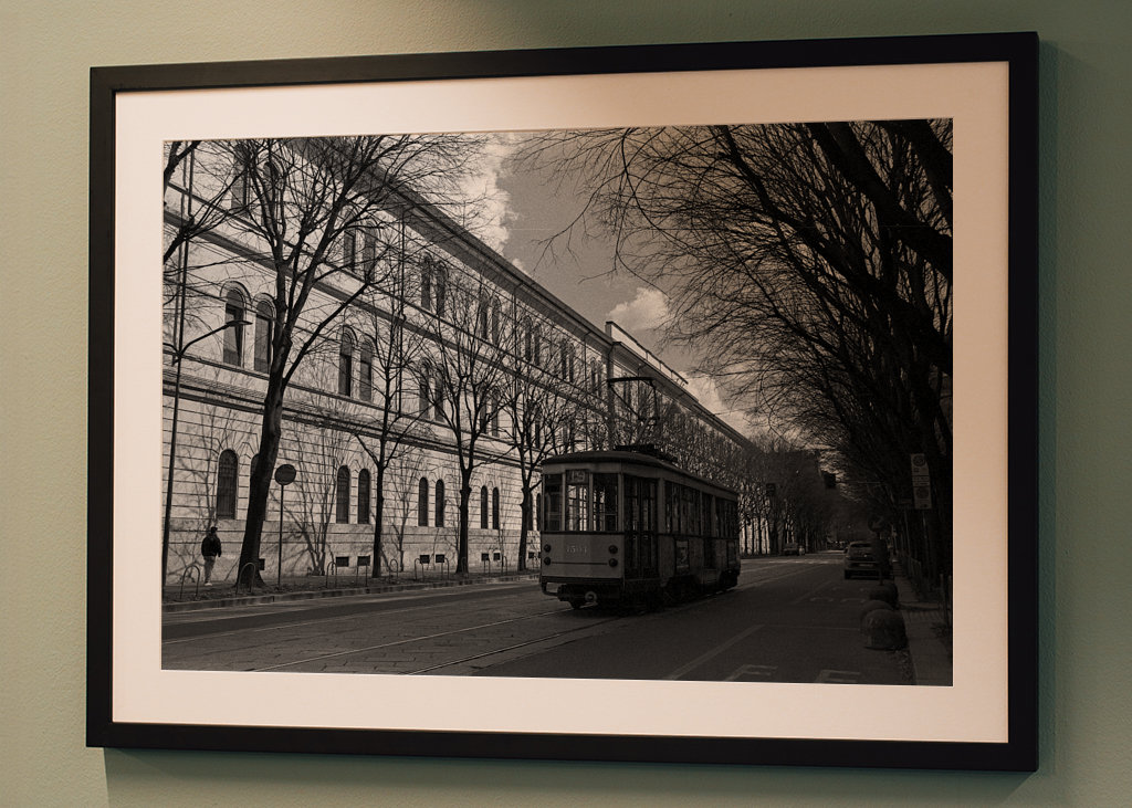 Tram a Milano in bianco e nero