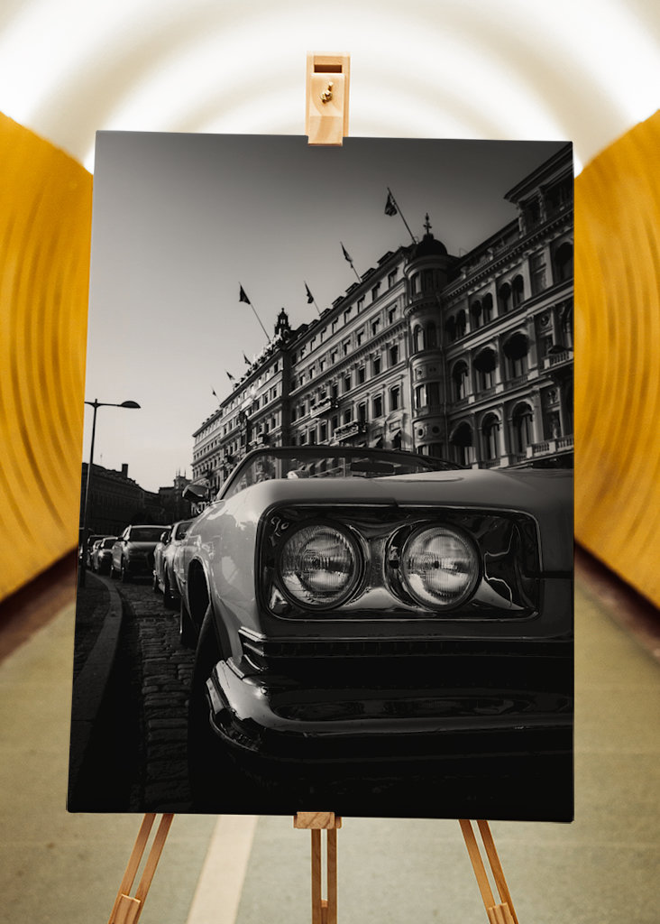 Car outside Grand Hotel BW