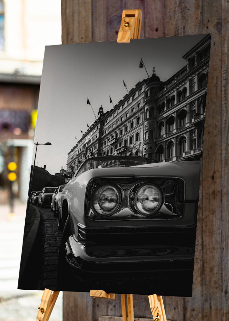 Car outside Grand Hotel BW