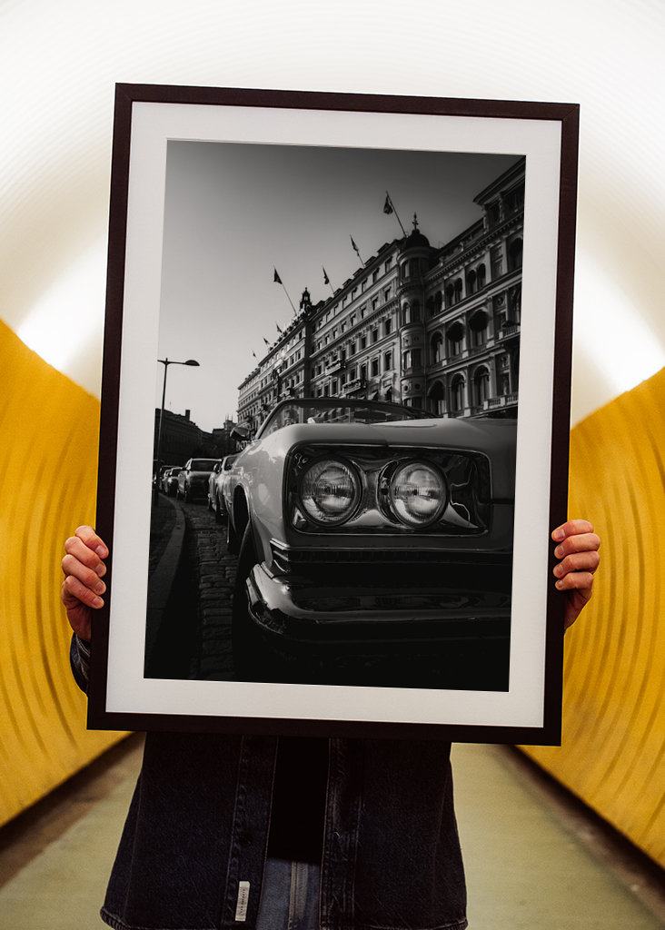 Car outside Grand Hotel BW