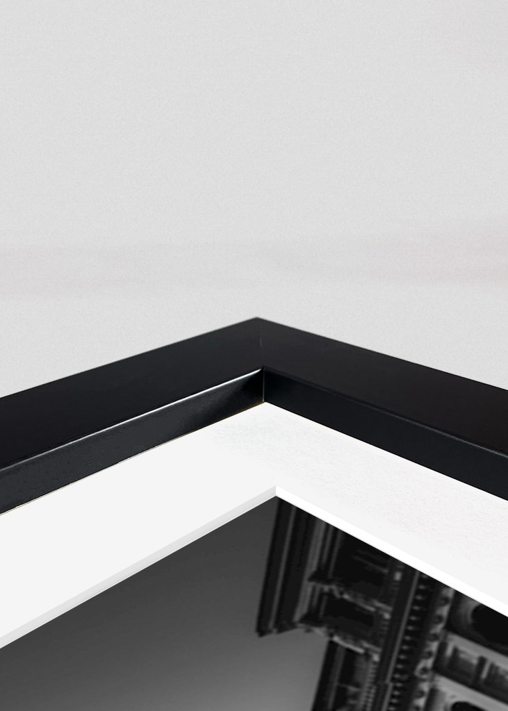 Car outside Grand Hotel BW