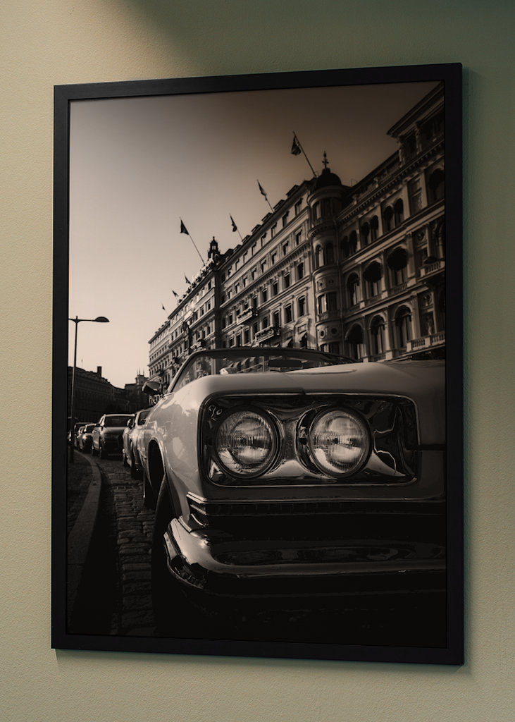 Car outside Grand Hotel BW