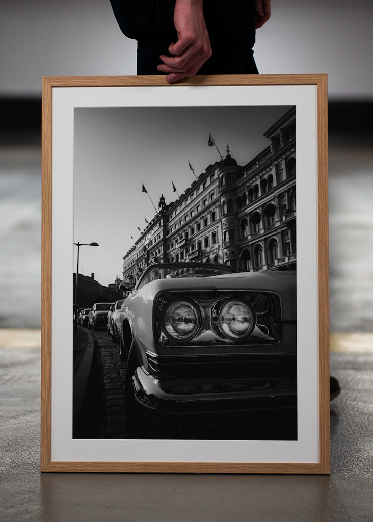 Car outside Grand Hotel BW