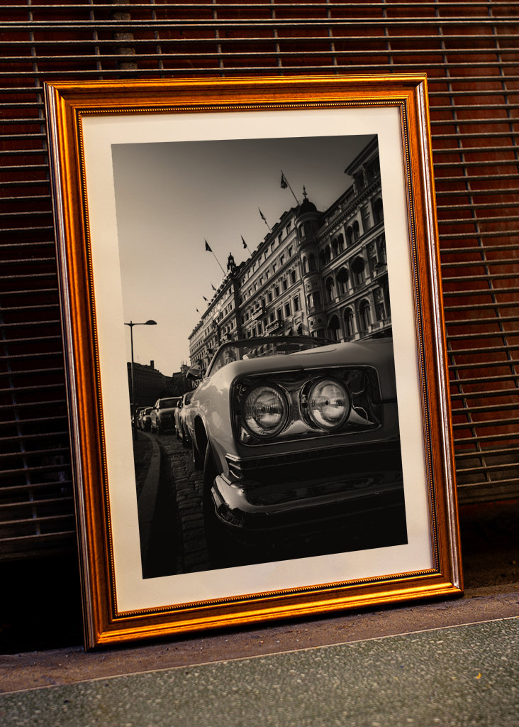 Car outside Grand Hotel BW
