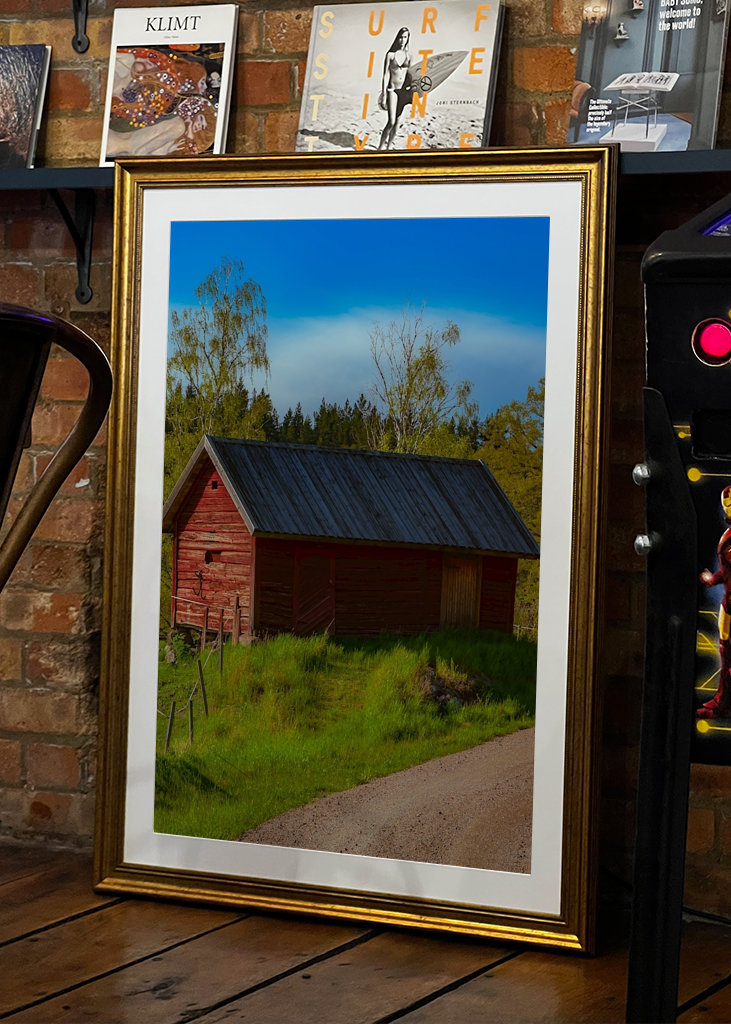 Nebengebäude am Straßenrand