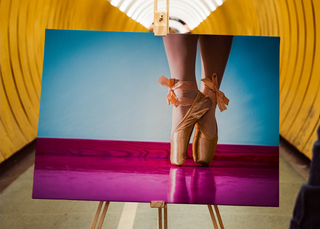 Ballerina kengillä poseeraamassa