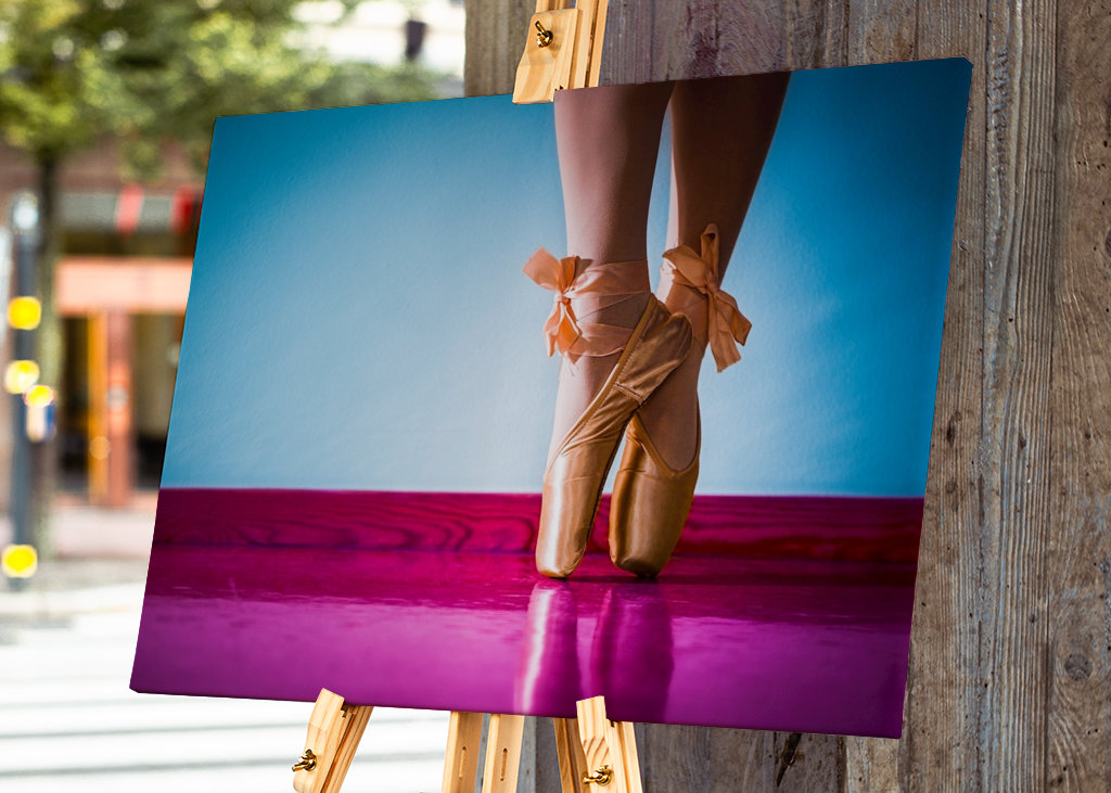 Ballerina kengillä poseeraamassa