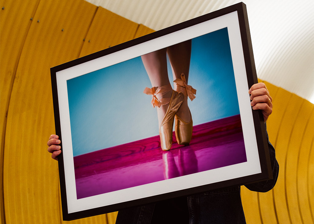 Ballerina kengillä poseeraamassa