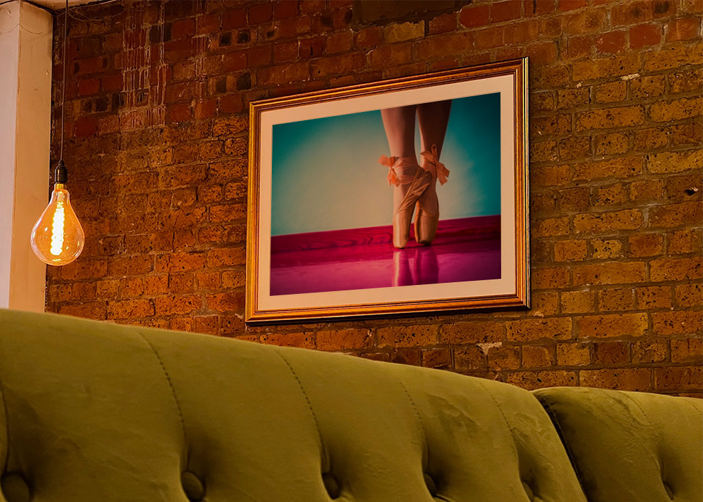 Ballerina kengillä poseeraamassa