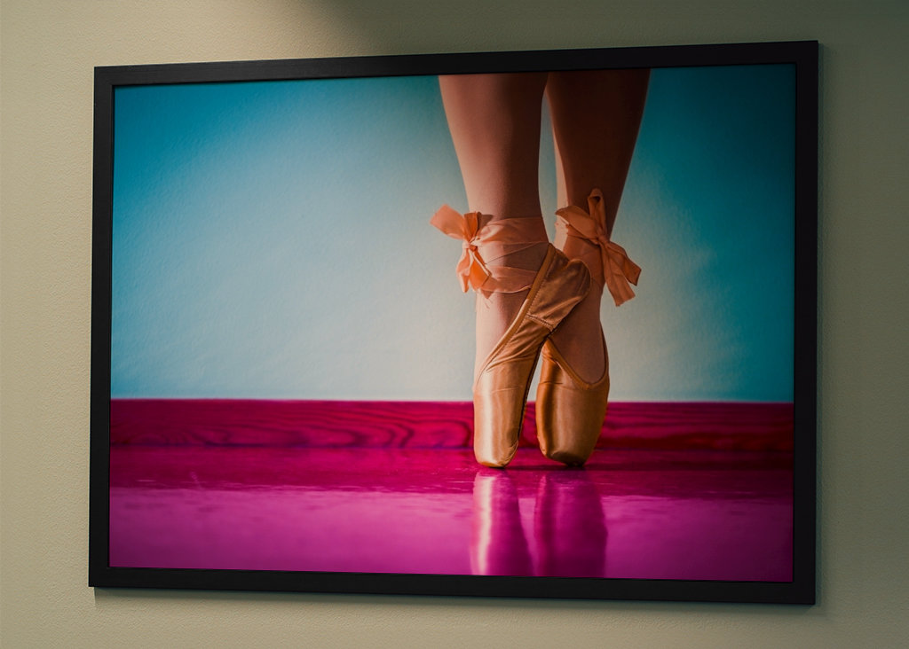 Ballerina kengillä poseeraamassa