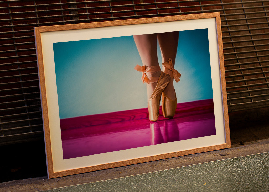 Ballerina kengillä poseeraamassa