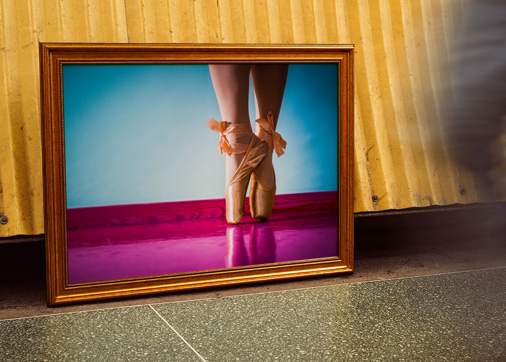 Ballerina kengillä poseeraamassa