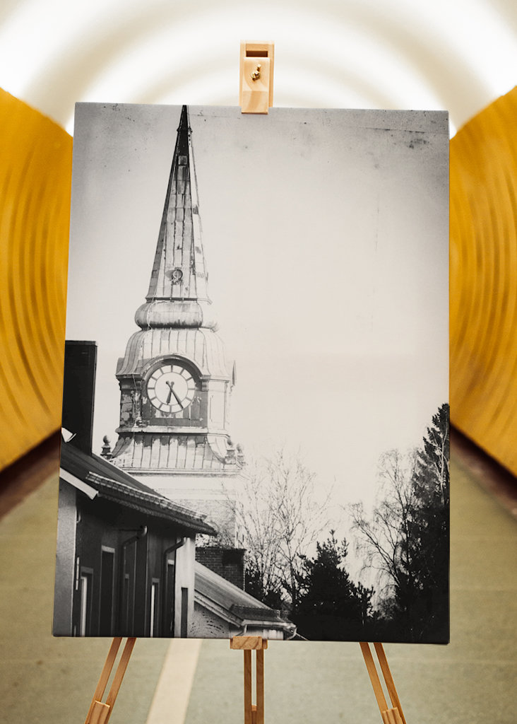 Kostel v černé a bílé.