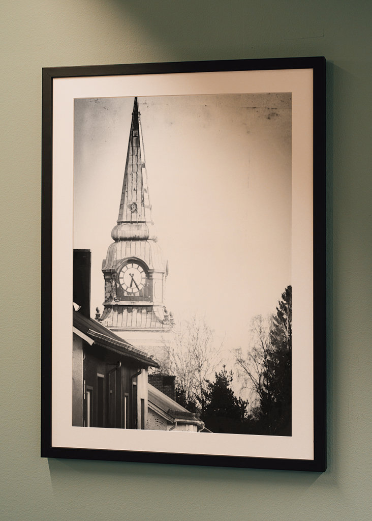 Kostel v černé a bílé.