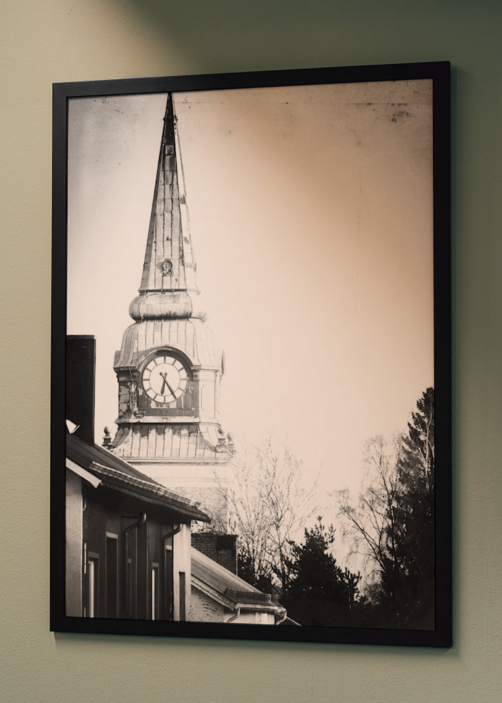 Kostel v černé a bílé.