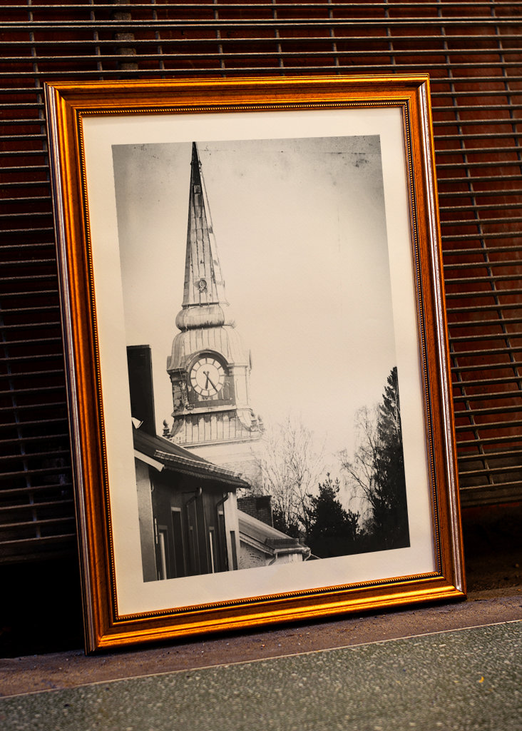 Kostel v černé a bílé.