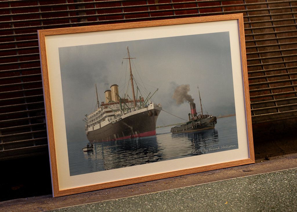 Passagierschiff und Schlepper