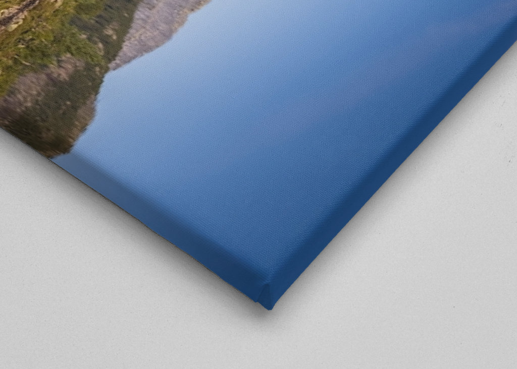 The lake right by the mountain