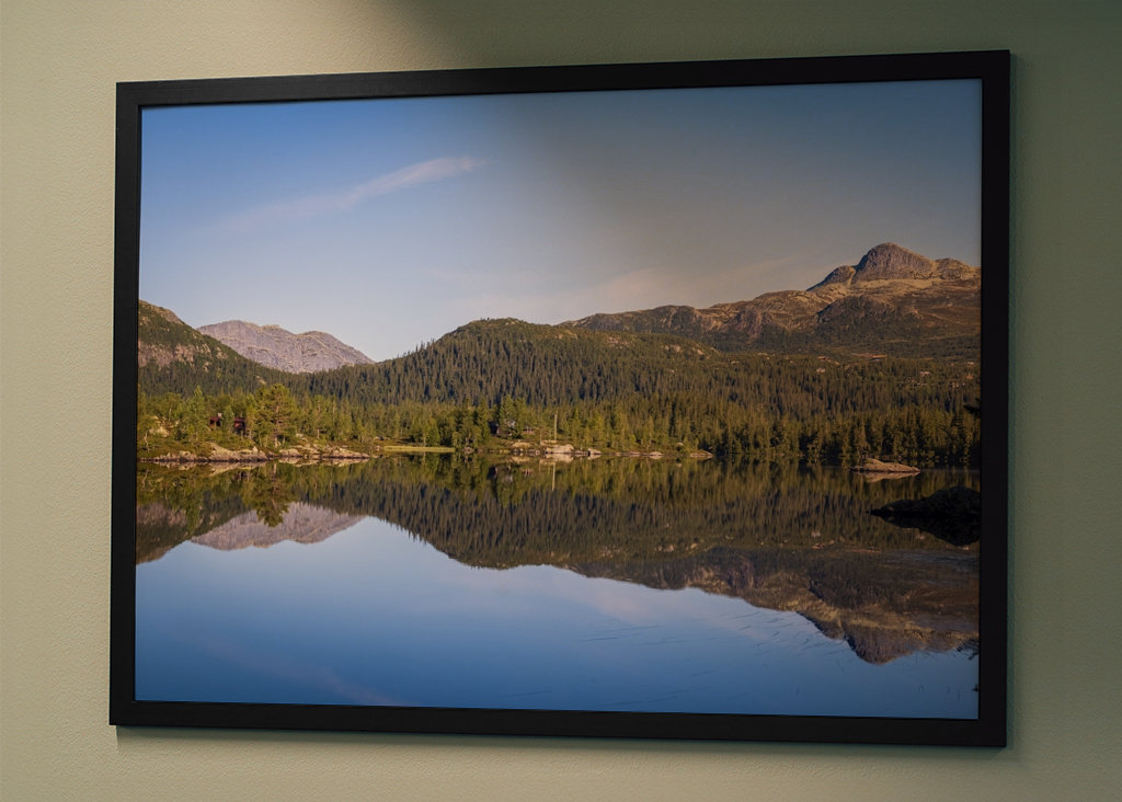 The lake right by the mountain