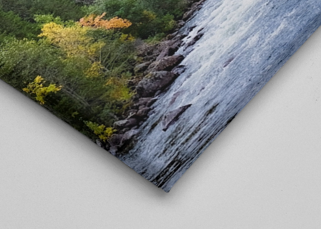 Mountain road in autumn garb.