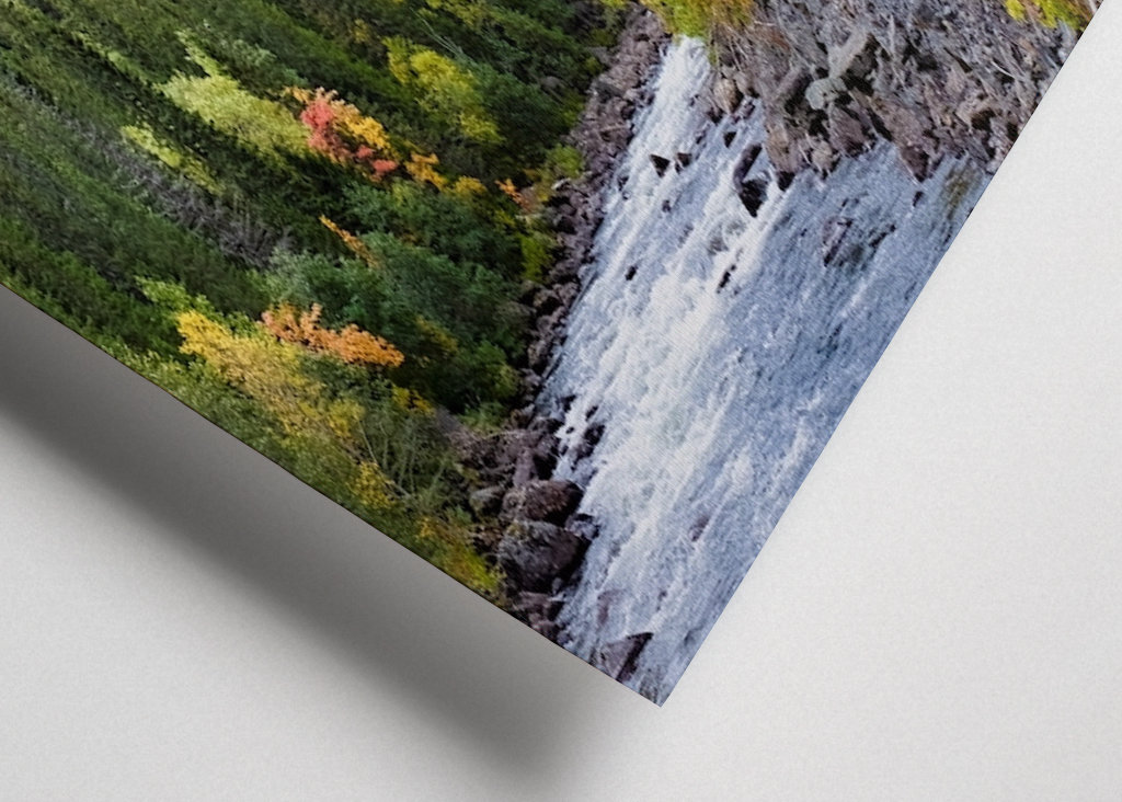 Mountain road in autumn garb.