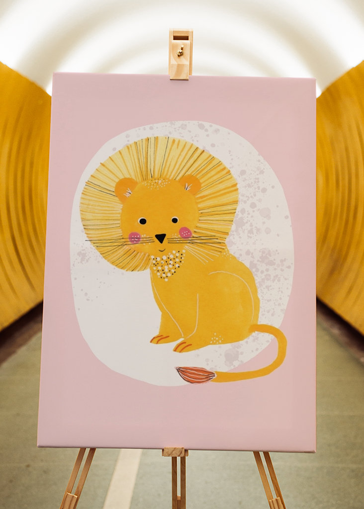 Lev s červenými tvářemi