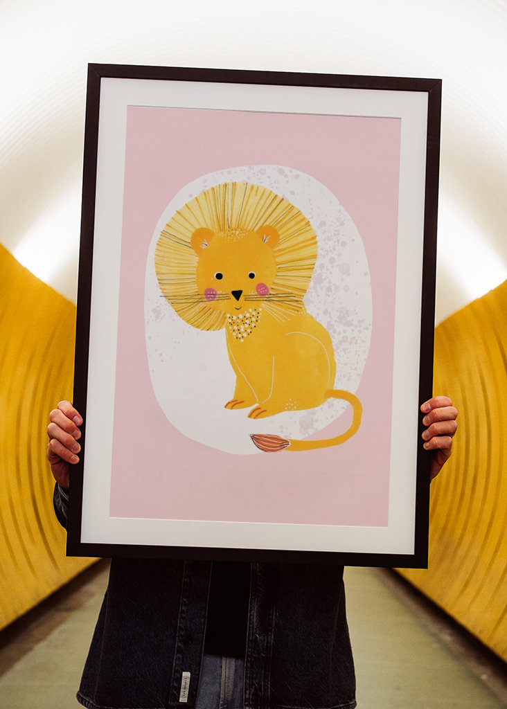 Lev s červenými tvářemi