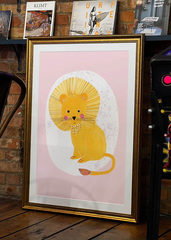 Lev s červenými tvářemi